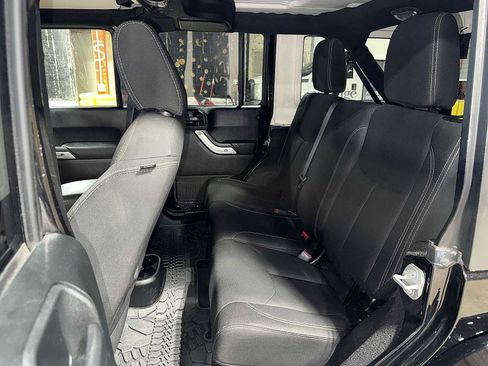 Used 2018 Jeep Wrangler Unlimited Sahara image 17