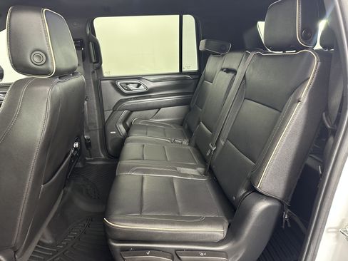 Used 2023 GMC Yukon XL SLT RWD image 14