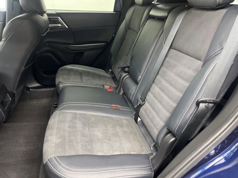 Used 2024 Mitsubishi Outlander SE Black Edition image 20