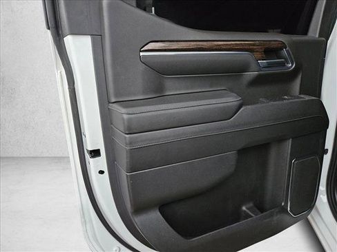 Used 2024 GMC Sierra 1500 SLE image 17