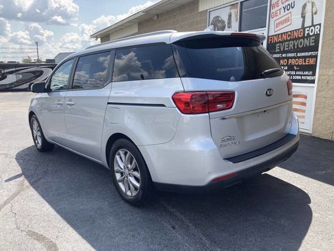 Used 2019 Kia Sedona EX image 8
