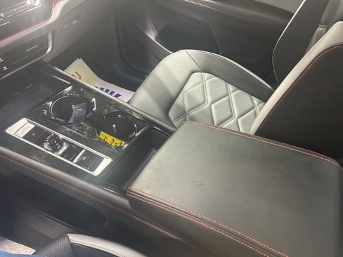 Used 2025 Volkswagen Atlas Peak Edition SE image 15