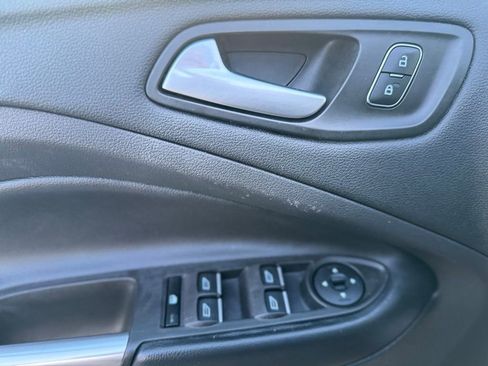 Used 2019 Ford Escape SE image 13