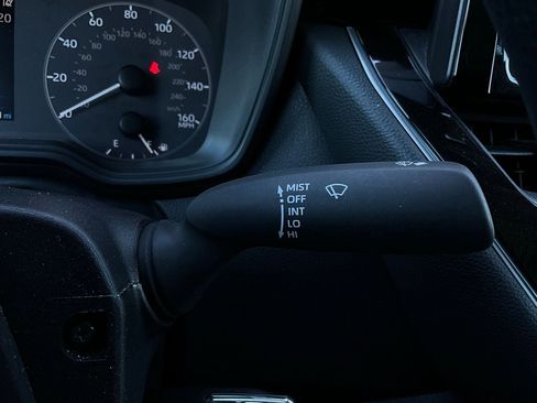 Used 2025 Toyota Corolla LE image 32