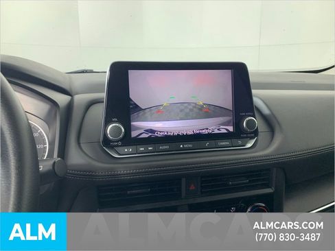 Used 2024 Nissan Rogue S image 29