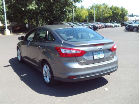 Used 2014 Ford Focus SE FWD image 3