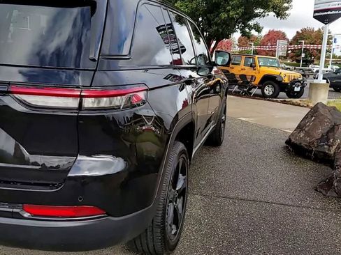 New 2025 Jeep Grand Cherokee Altitude w/ Trailer Tow Package image 7