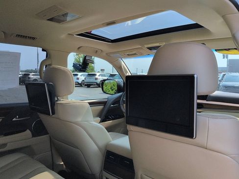 Used 2019 Lexus LX 570 4WD w/ Luxury Package image 9