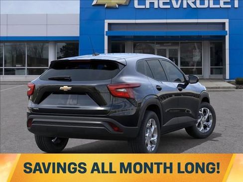 New 2026 Chevrolet Trax LS w/ LS Convenience Package FWD image 4