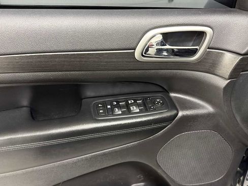 Used 2017 Jeep Grand Cherokee Altitude image 15