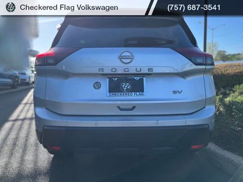 Used 2024 Nissan Rogue SV FWD image 10