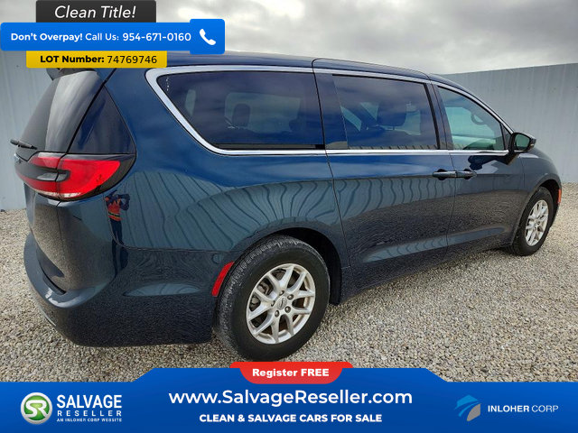 Used 2025 Chrysler Pacifica Select FWD image 4