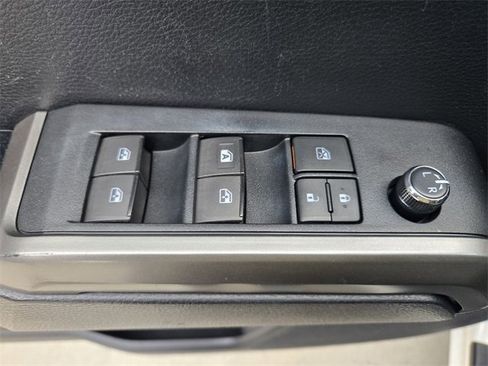 Used 2018 Toyota Tacoma SR5 image 15