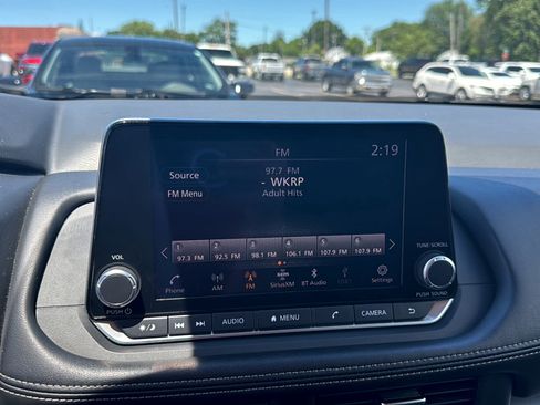 Used 2025 Nissan Rogue SV AWD/4WD image 8