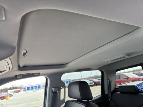 Used 2017 GMC Sierra 1500 SLT w/ SLT Premium Package image 2