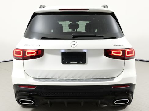 Used 2021 Mercedes-Benz GLB 250 4MATIC image 11