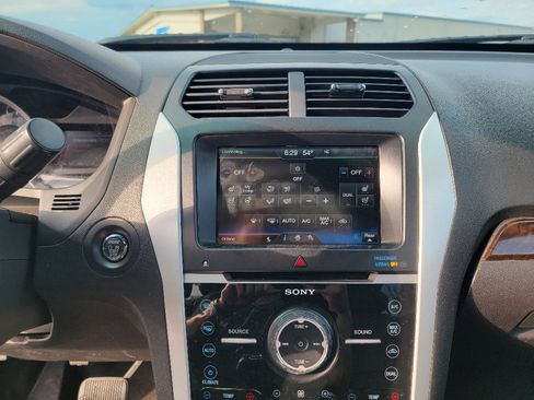 Used 2015 Ford Explorer Limited w/ Equipment Group 301A FWD image 21