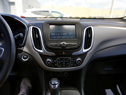 Used 2018 Chevrolet Equinox LT image 8