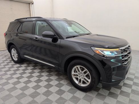 Used 2025 Ford Explorer Active RWD image 1