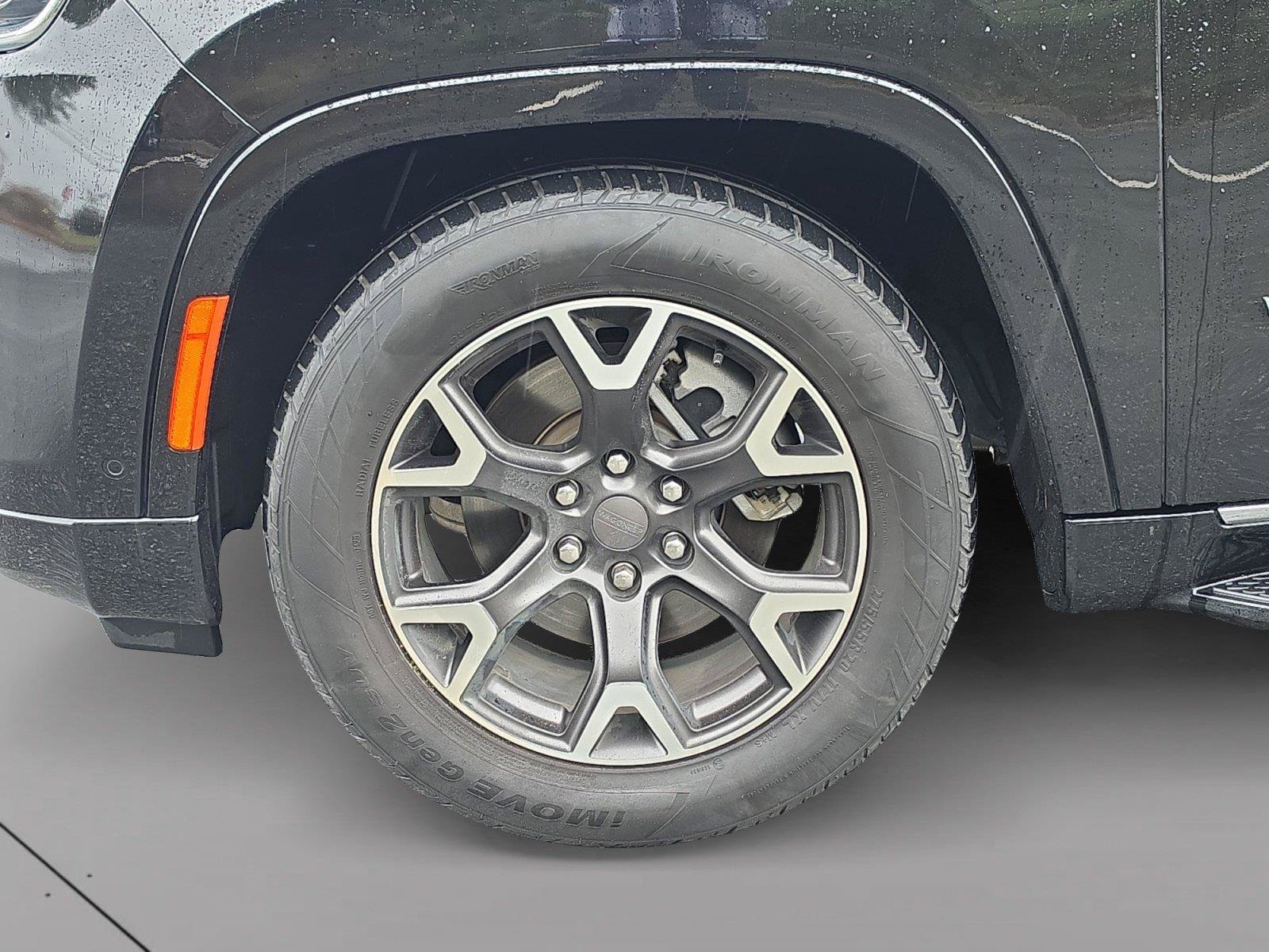 Used 2024 Jeep Wagoneer Series III AWD/4WD image 9