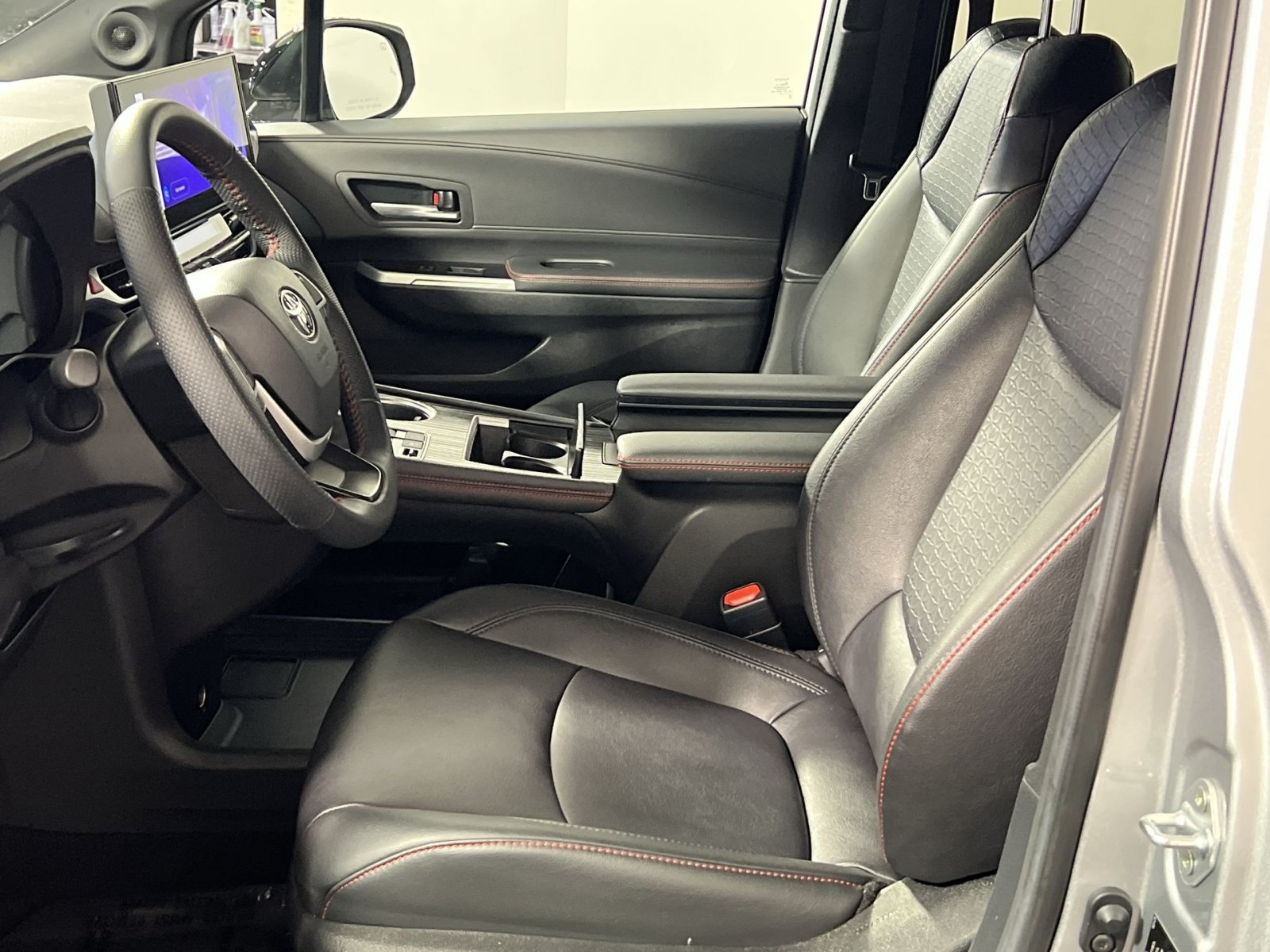 Used 2025 Toyota Sienna XSE w/ XSE Plus Package AWD/4WD image 13