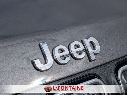 Certified 2022 Jeep Compass Latitude image 9