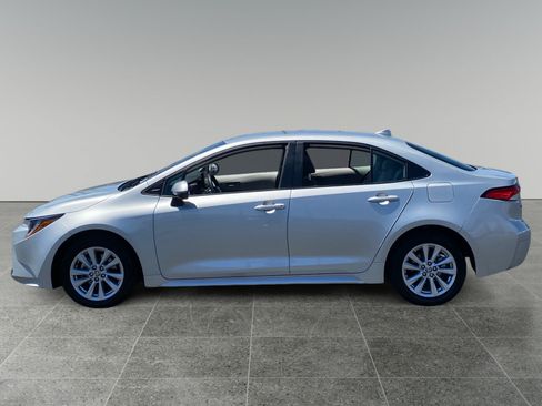 Used 2025 Toyota Corolla LE w/ LE Premium Package FWD image 2
