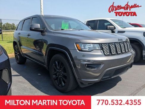 Used 2017 Jeep Grand Cherokee Altitude RWD image 1