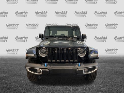 Used 2022 Jeep Wrangler Unlimited Sahara w/ Cold Weather Group AWD/4WD image 3