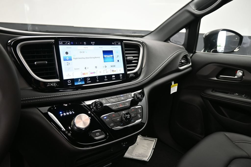 New 2027 Chrysler Pacifica Select w/ Family Tech Group FWD image 17