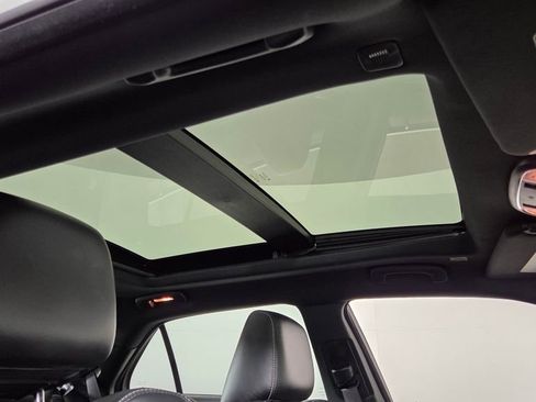 Used 2023 Chrysler 300 C image 37