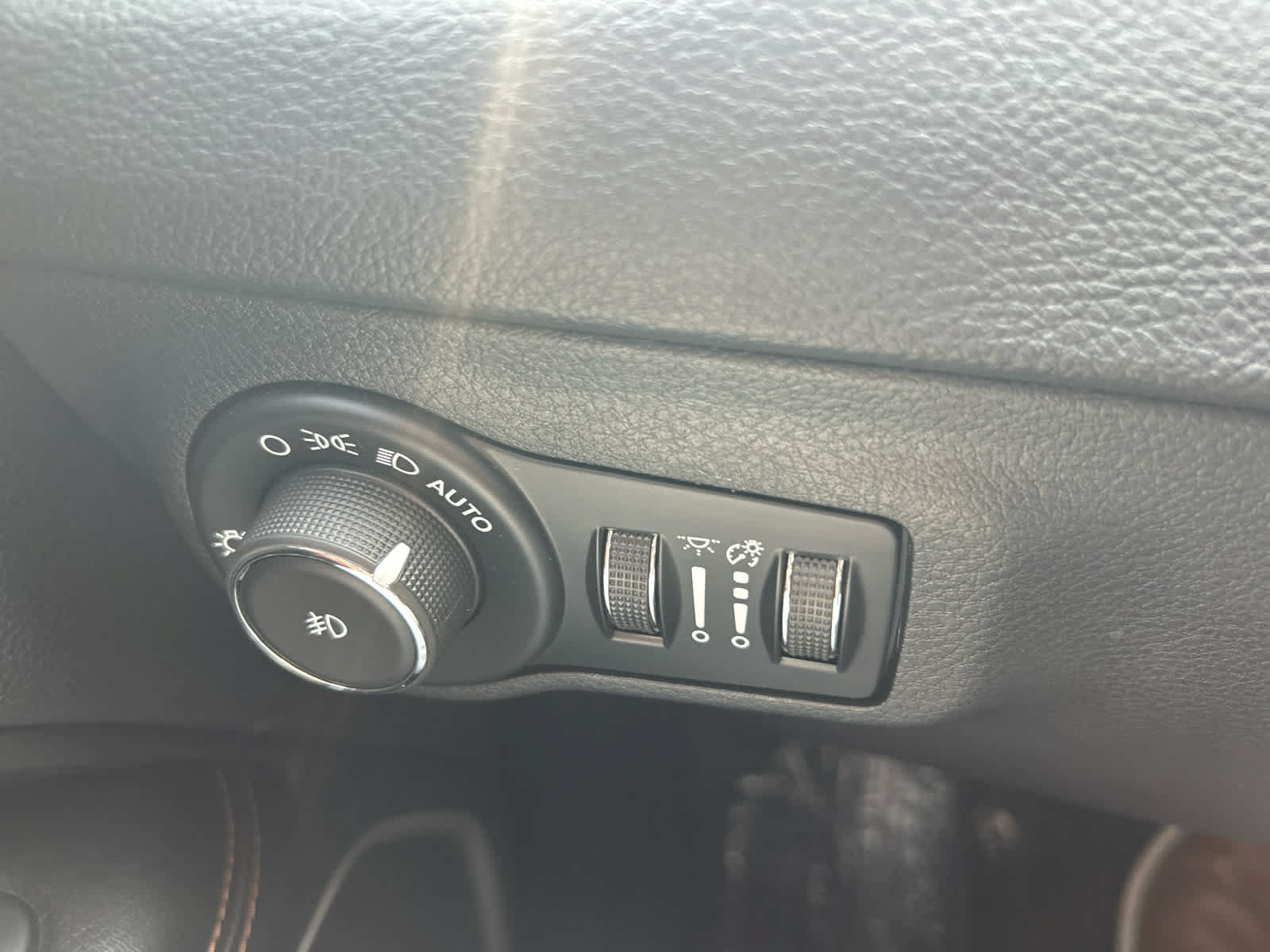 Used 2019 Jeep Compass Limited FWD image 13