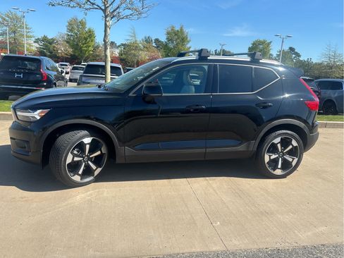 Used 2021 Volvo XC40 T5 Momentum w/ Premium Package AWD/4WD image 5