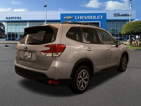Used 2021 Subaru Forester Premium image 3