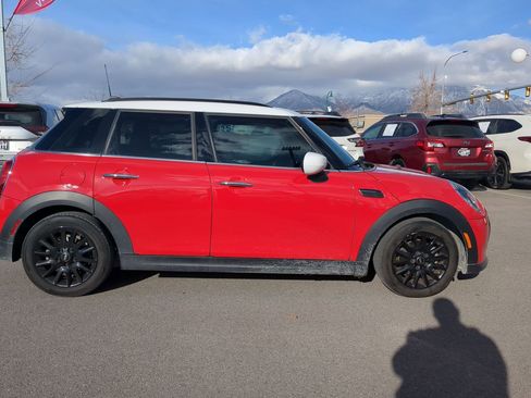 Used 2024 MINI Cooper 4-Door Hardtop image 2