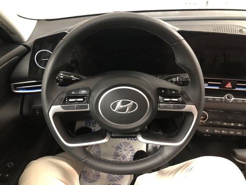Used 2023 Hyundai Elantra Limited image 24