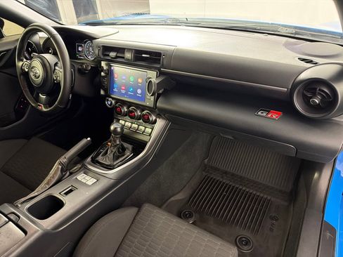 Used 2023 Toyota GR86 w/ ALL Weather Mat Package (TMS) RWD image 22