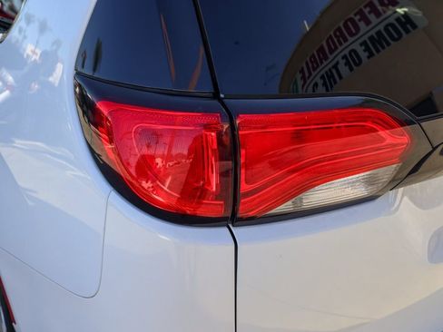 Used 2022 Chrysler Voyager LX image 7