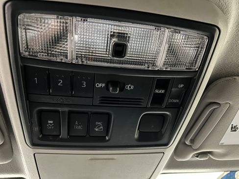 Used 2018 Toyota 4Runner SR5 Premium image 26