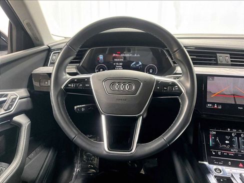 Used 2022 Audi e-tron Premium Plus image 18