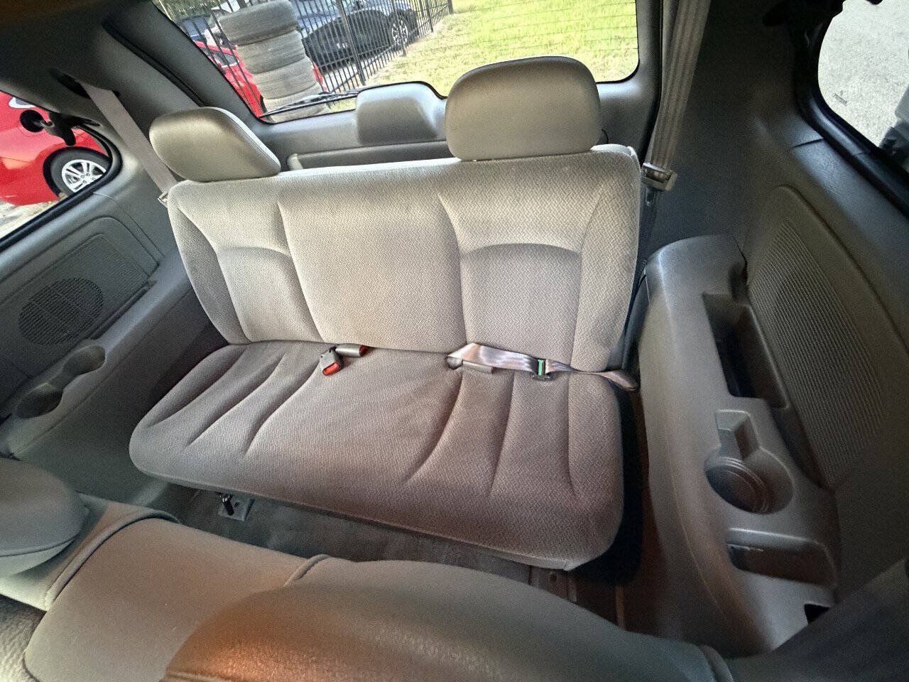 Used 2005 Dodge Caravan SE w/ Popular Equipment Group FWD image 13