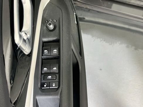 Used 2023 Jeep Compass Limited w/ Sun and Sound Group AWD/4WD image 17