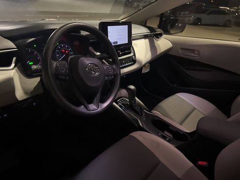 Used 2025 Toyota Corolla LE image 9