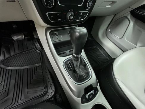 Used 2020 Jeep Compass Latitude FWD image 17