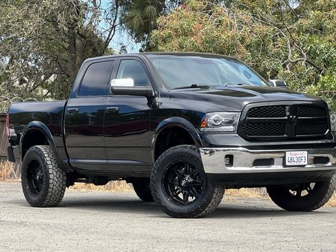 Used 2018 RAM 1500 Laramie AWD/4WD image 2