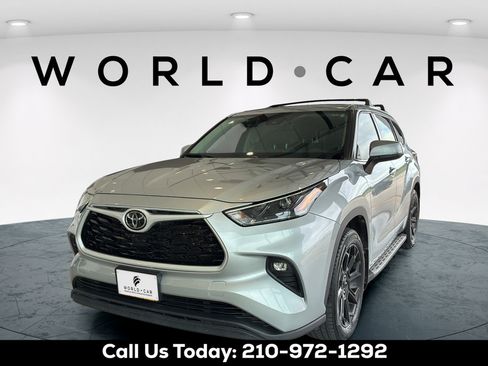 Used 2022 Toyota Highlander LE FWD image 14