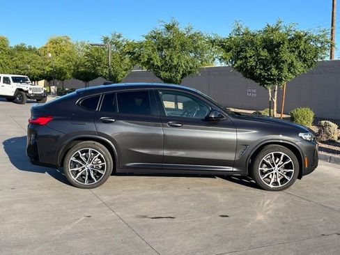 Used 2022 BMW X4 xDrive30i w/ M Sport Package image 2