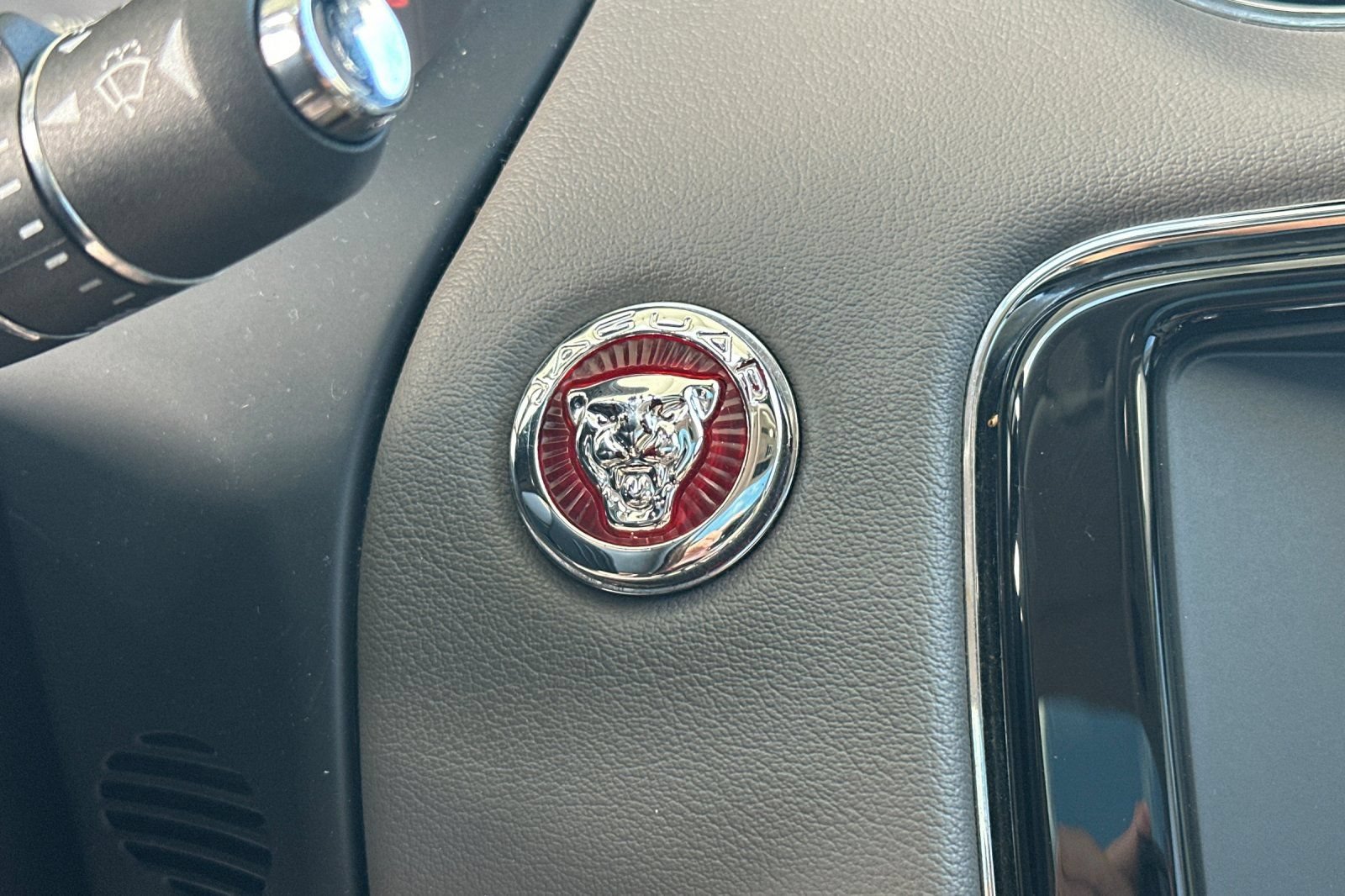 Used 2016 Jaguar XJ R-Sport RWD image 27