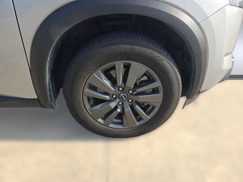 Used 2024 Nissan Pathfinder SV w/ SV Premium Package image 11