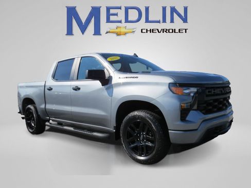 Used 2025 Chevrolet Silverado 1500 Custom w/ Turbomax Blackout Package AWD/4WD image 9